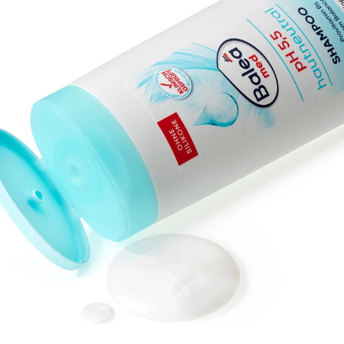 Balea MED pH 5.5 Sensitive Shampoo – For Sensitive Scalp, Skin-Neutral (300 ml)